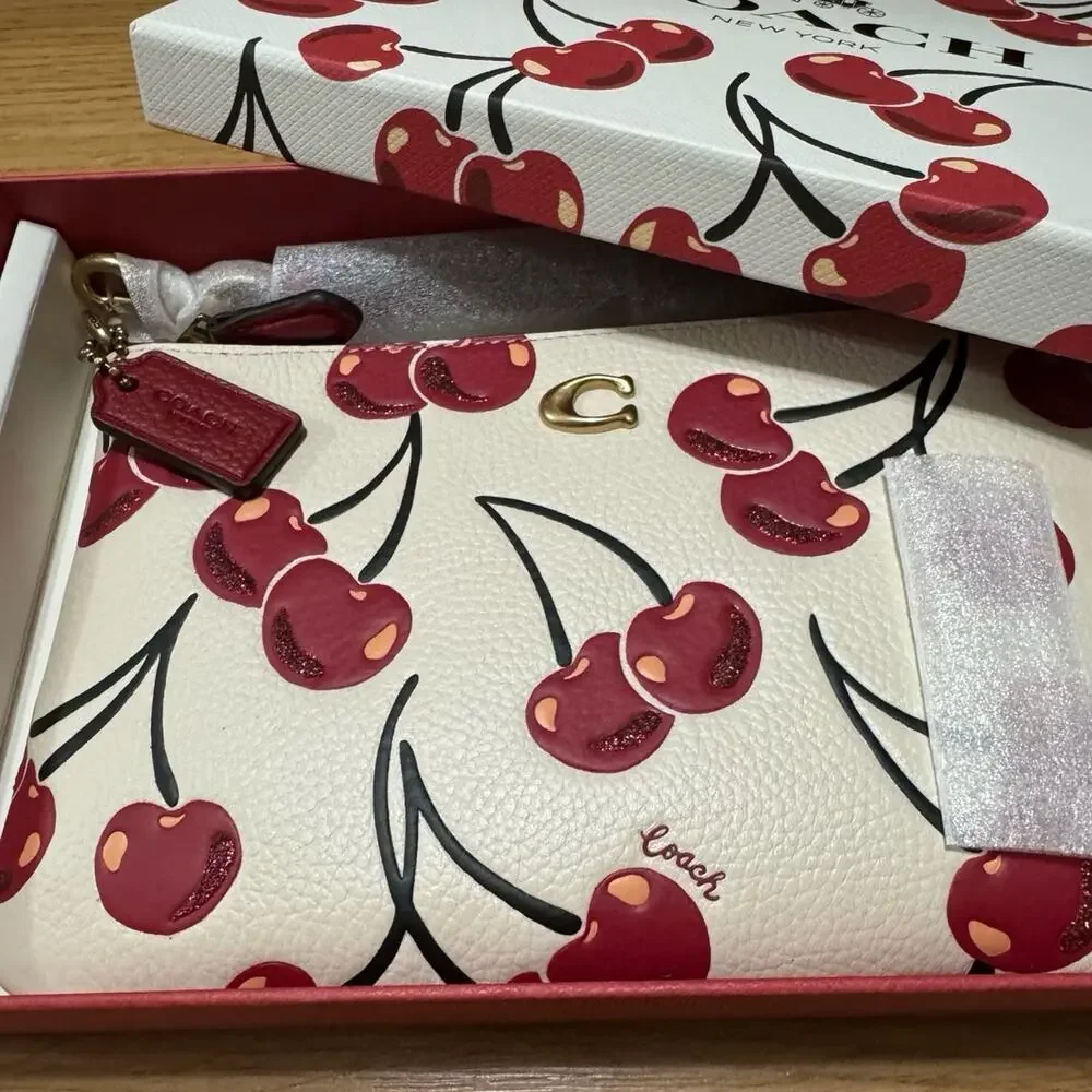🍒 Coach Boxed Essential Small Wristlet With Cherry Print - Picture 6 of 10